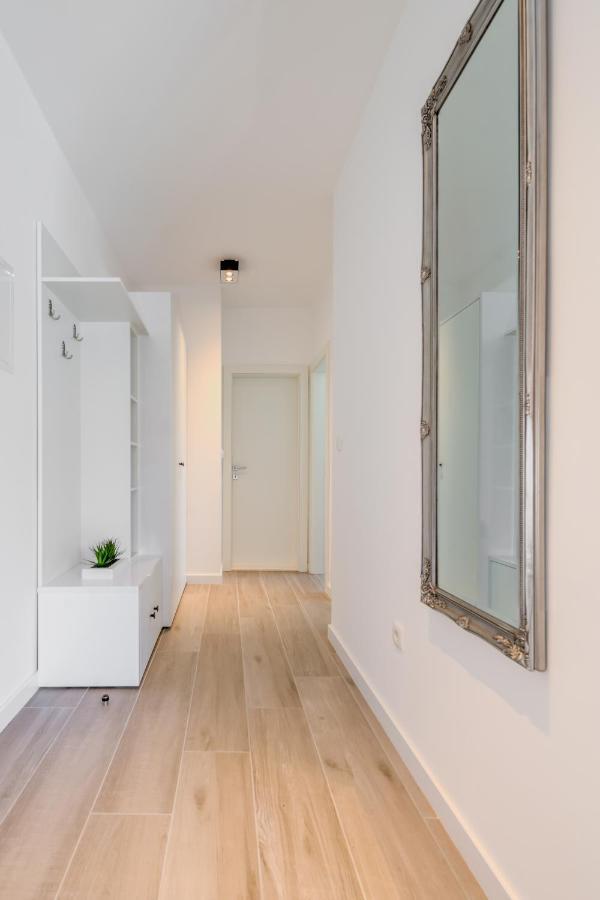 Апартаменти New, Private Heated Swimming Pool, Free Parking, Trogir Centar Екстер'єр фото