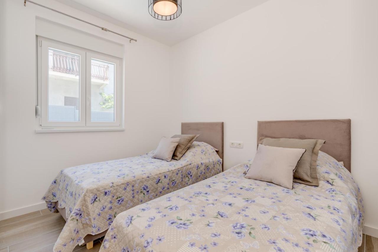 Апартаменти New, Private Heated Swimming Pool, Free Parking, Trogir Centar Екстер'єр фото