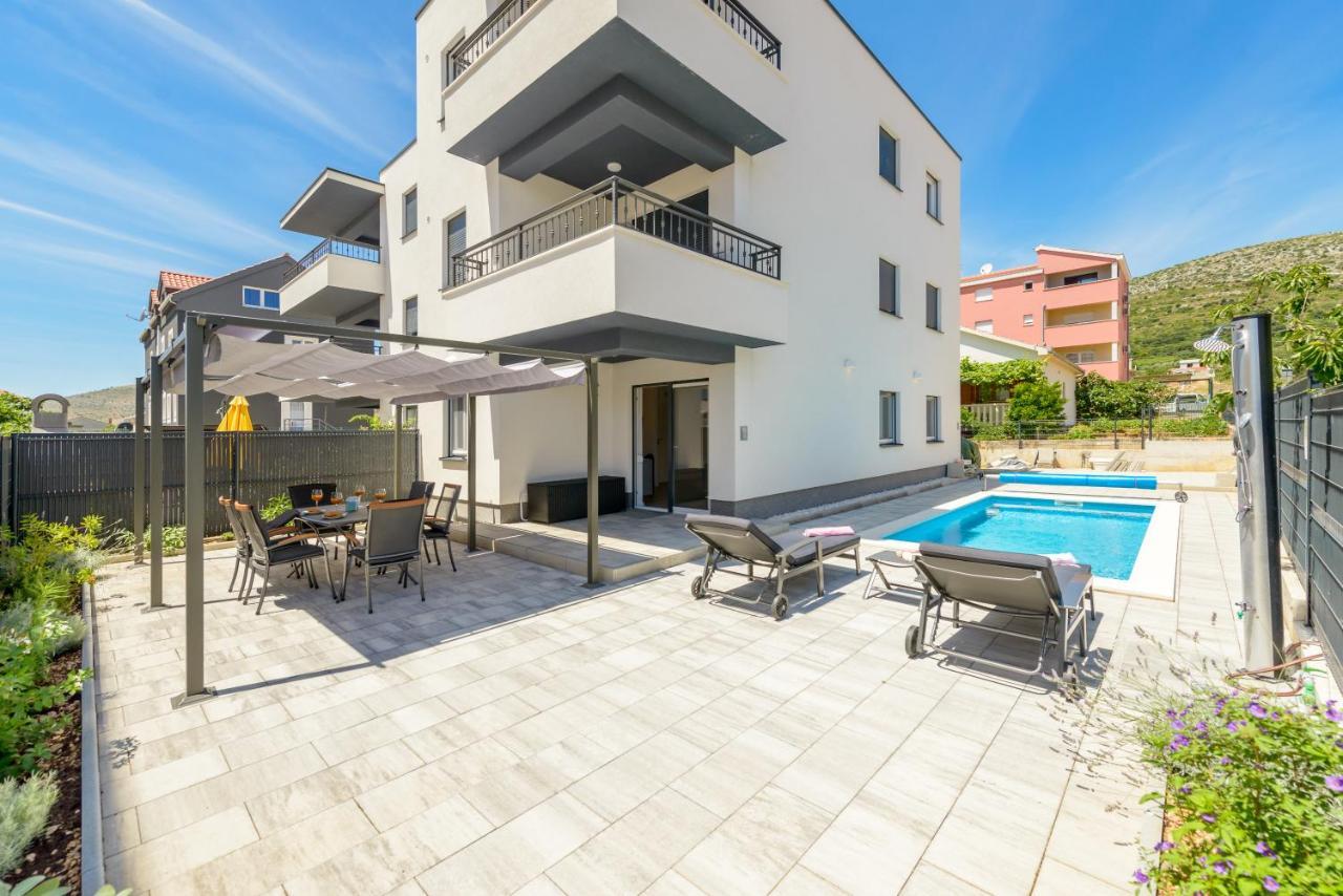 Апартаменти New, Private Heated Swimming Pool, Free Parking, Trogir Centar Екстер'єр фото